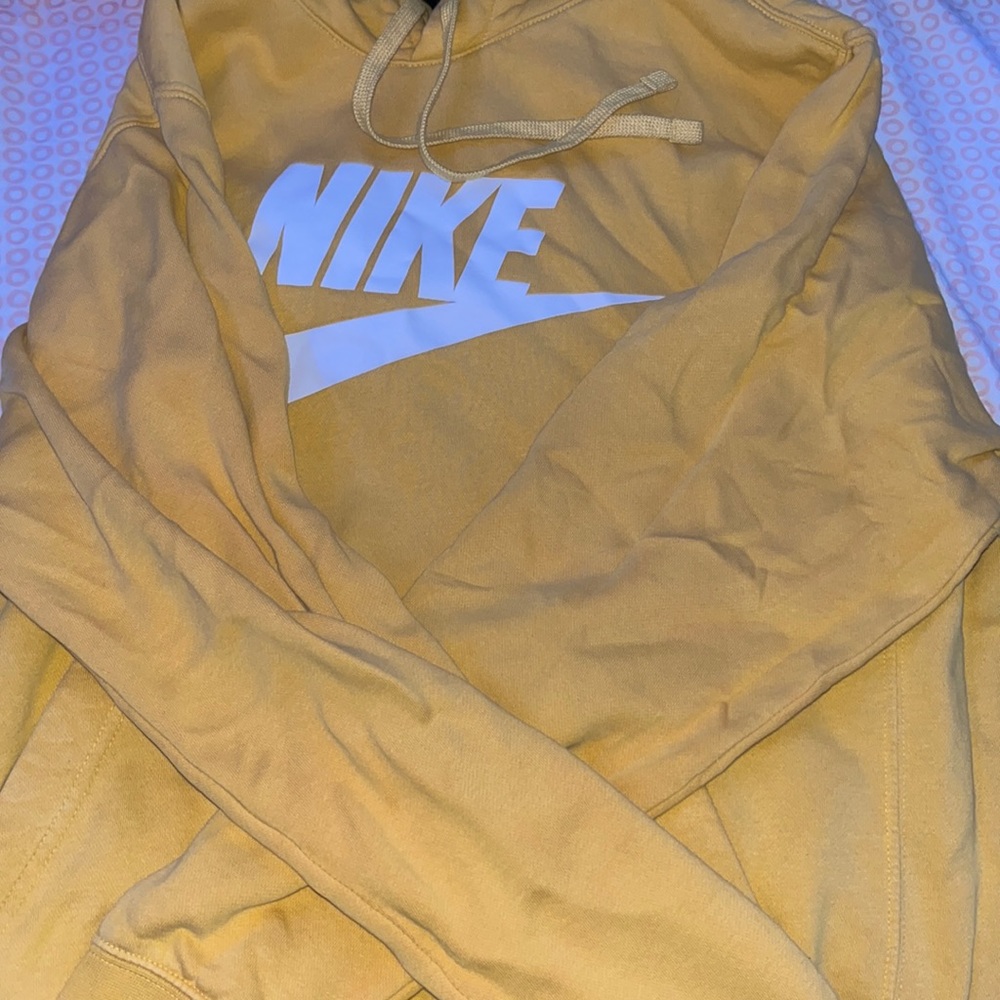 Small men’s Nike hoodie yellow